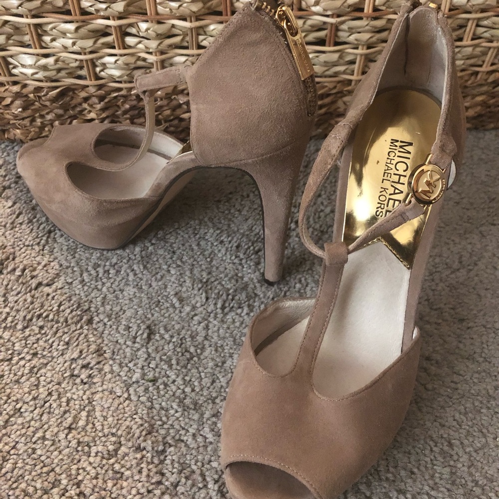 Michael Kors tan suede heels